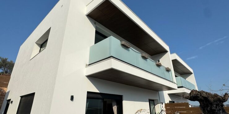 VA301 MODERN SEMI ATTACHED VILLA