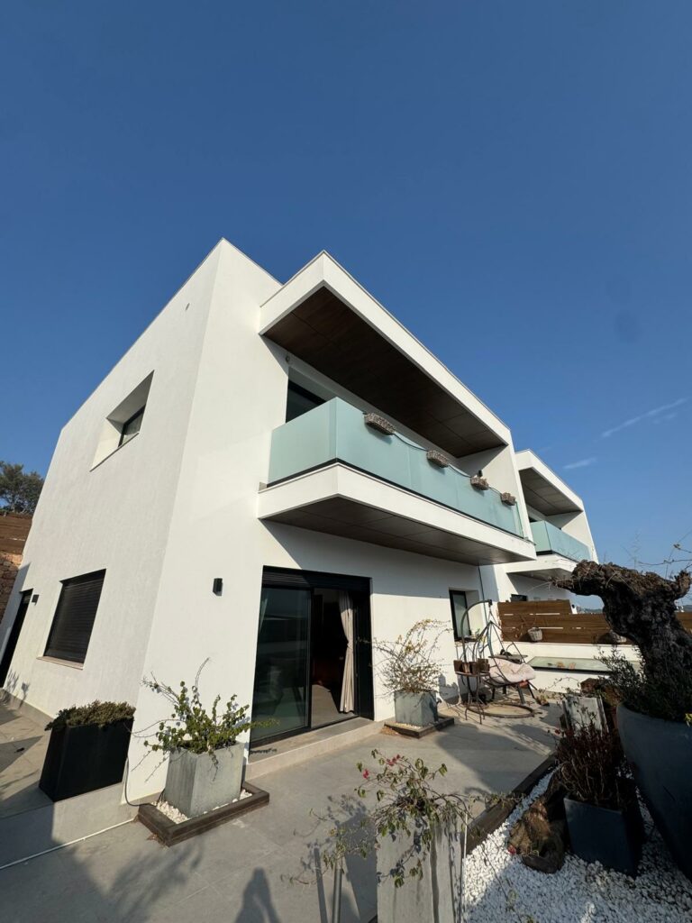 VA301 MODERN SEMI ATTACHED VILLA